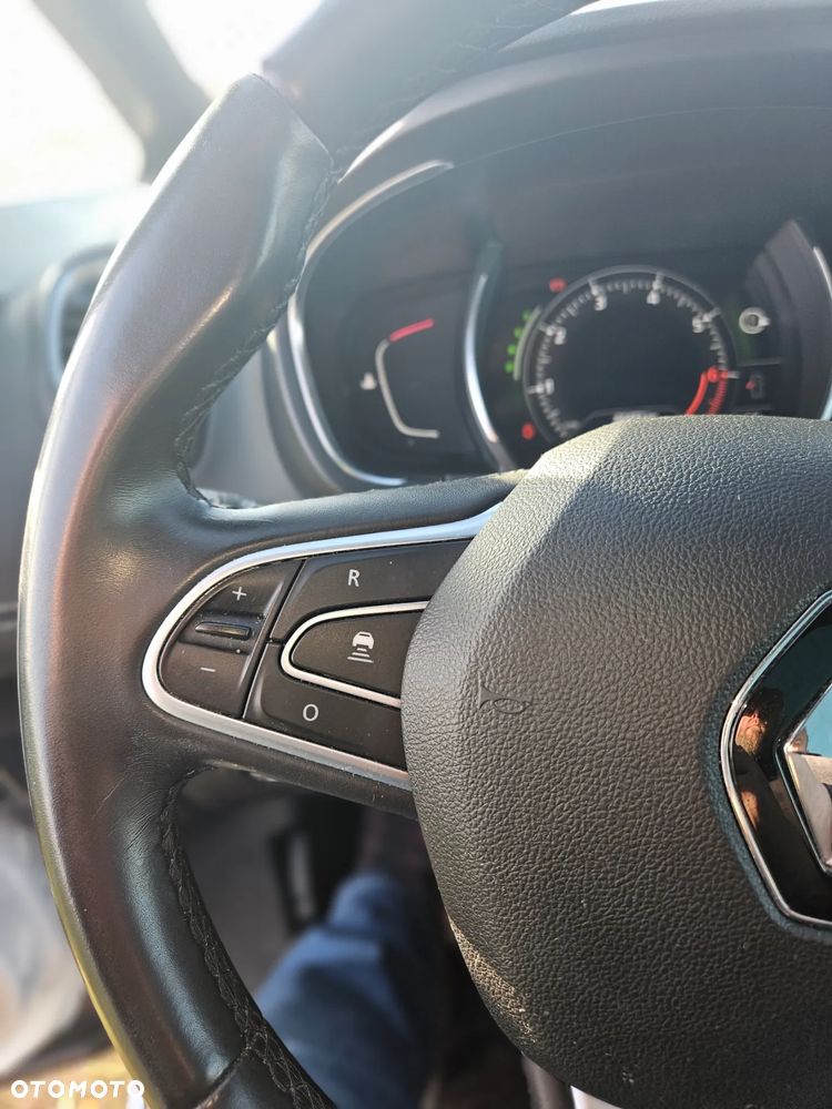 Renault Grand Scenic - 13