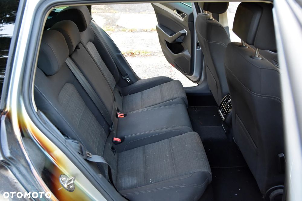 Volkswagen Passat - 13