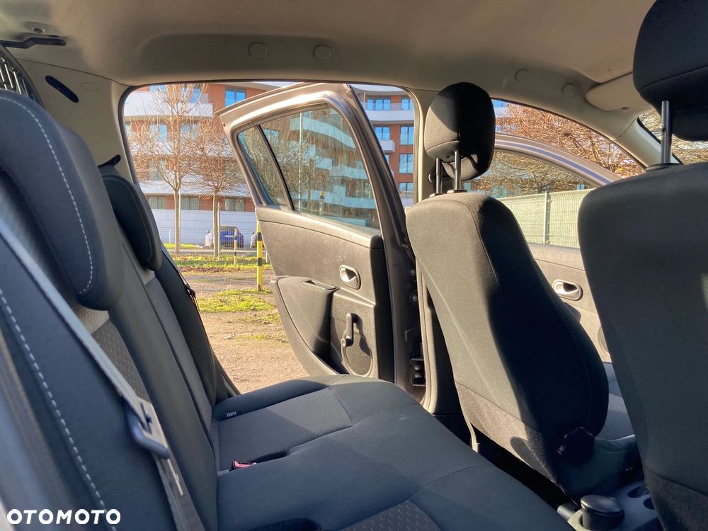 Renault Clio 1.5 dCi Authentique - 12