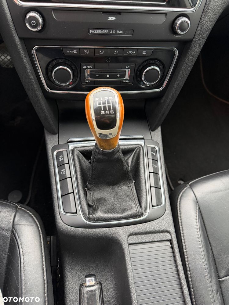 Skoda Superb 2.0 TDI PD Elegance - 16