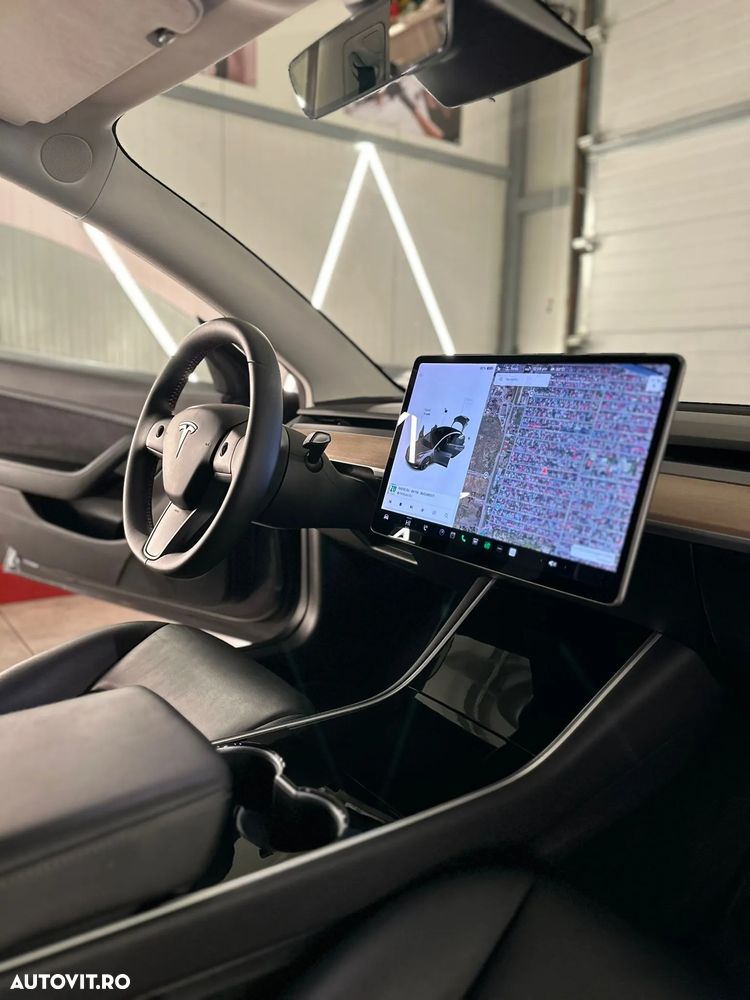 Tesla Model 3 - 7