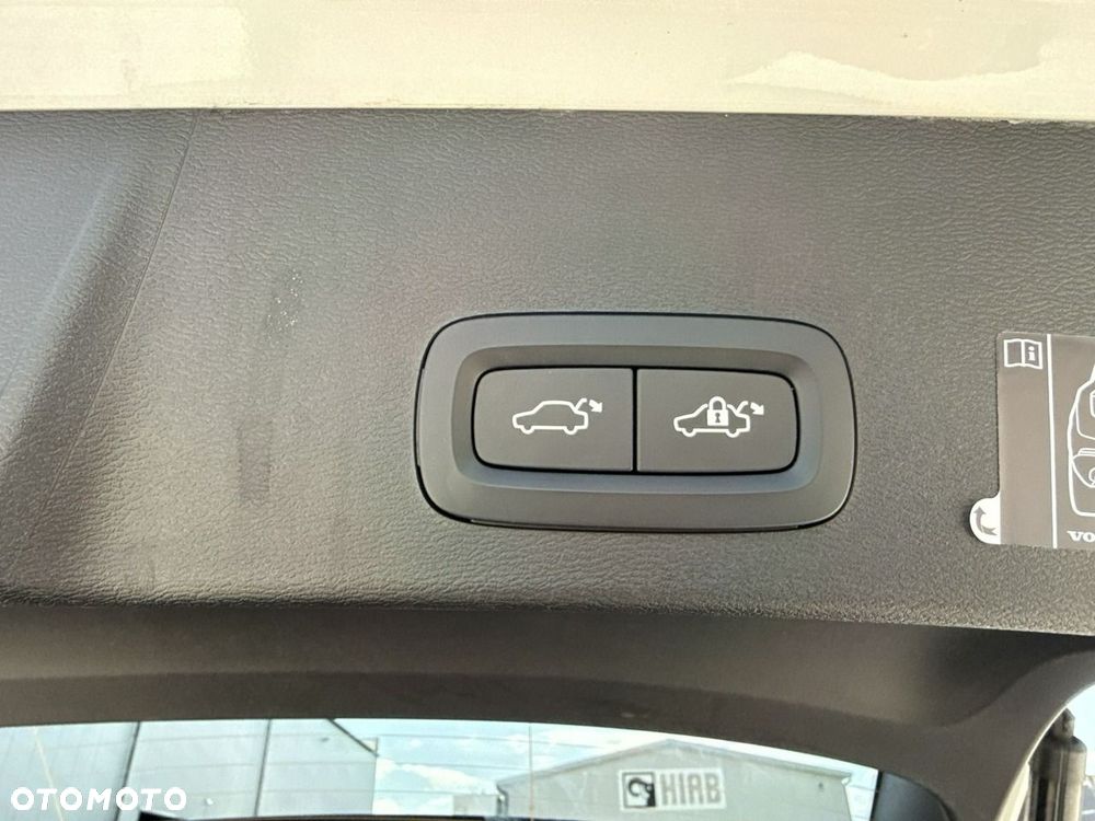 Volvo XC 40 T3 R-Design - 18