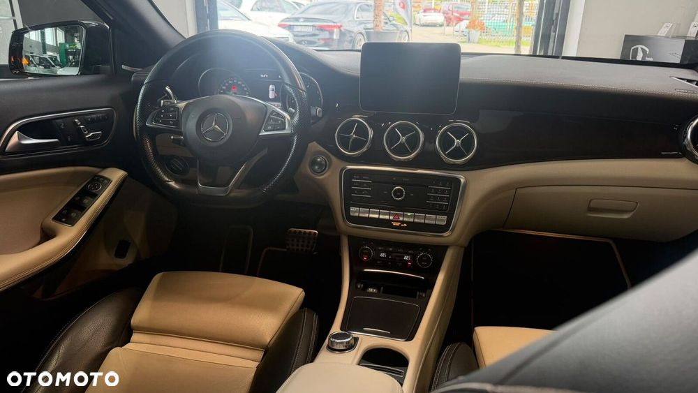 Mercedes-Benz GLA - 16