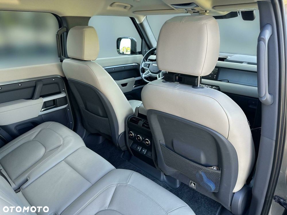 Land Rover Defender - 13