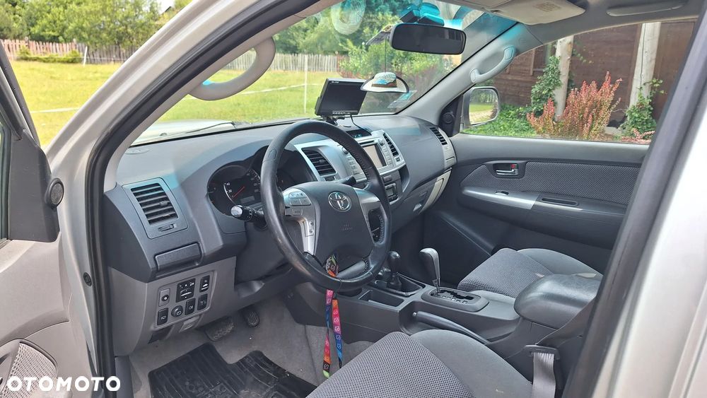 Toyota Hilux 3.0 D-4D Adventure - 2