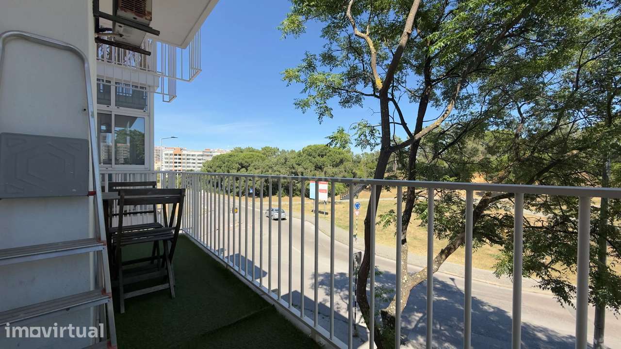 Apartamento T2 com bastante Luz Natural, na Torre da Marinha - Seixal - Grande imagem: 5/16