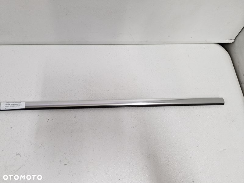 SKODA SUPERB II 2 LISTWA ZGARNIAJĄCA PRAWY PRZÓD CHROM - 2