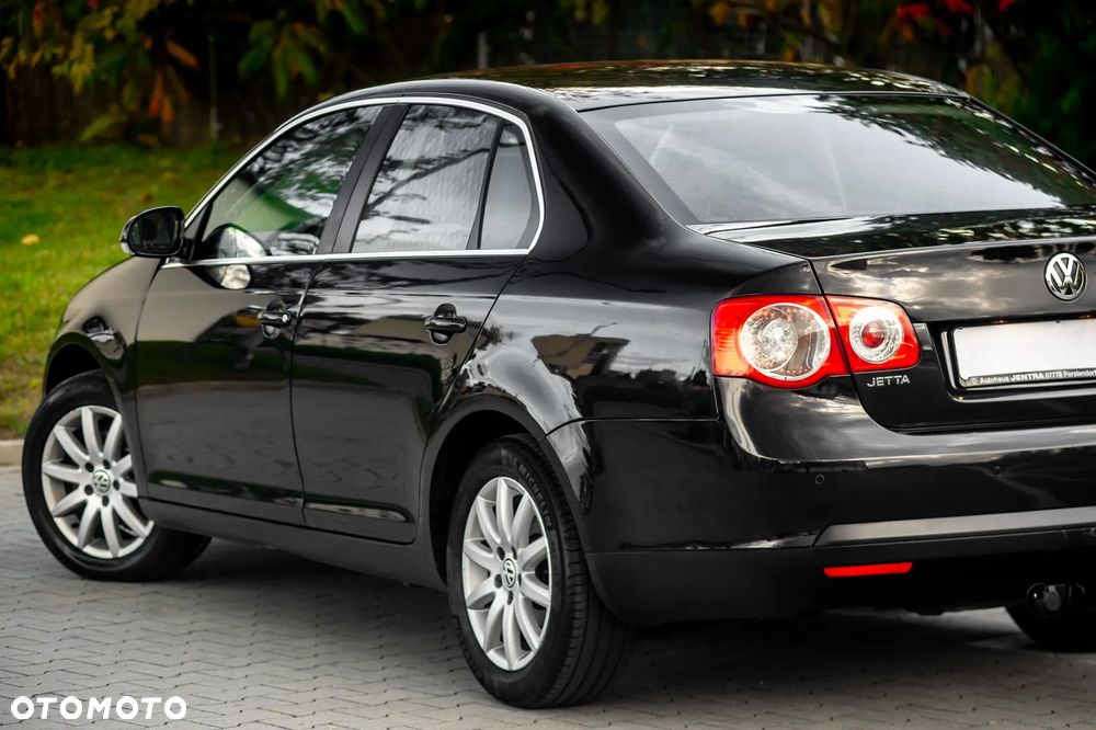 Volkswagen Jetta 1.6 TDI DPF Trendline - 32