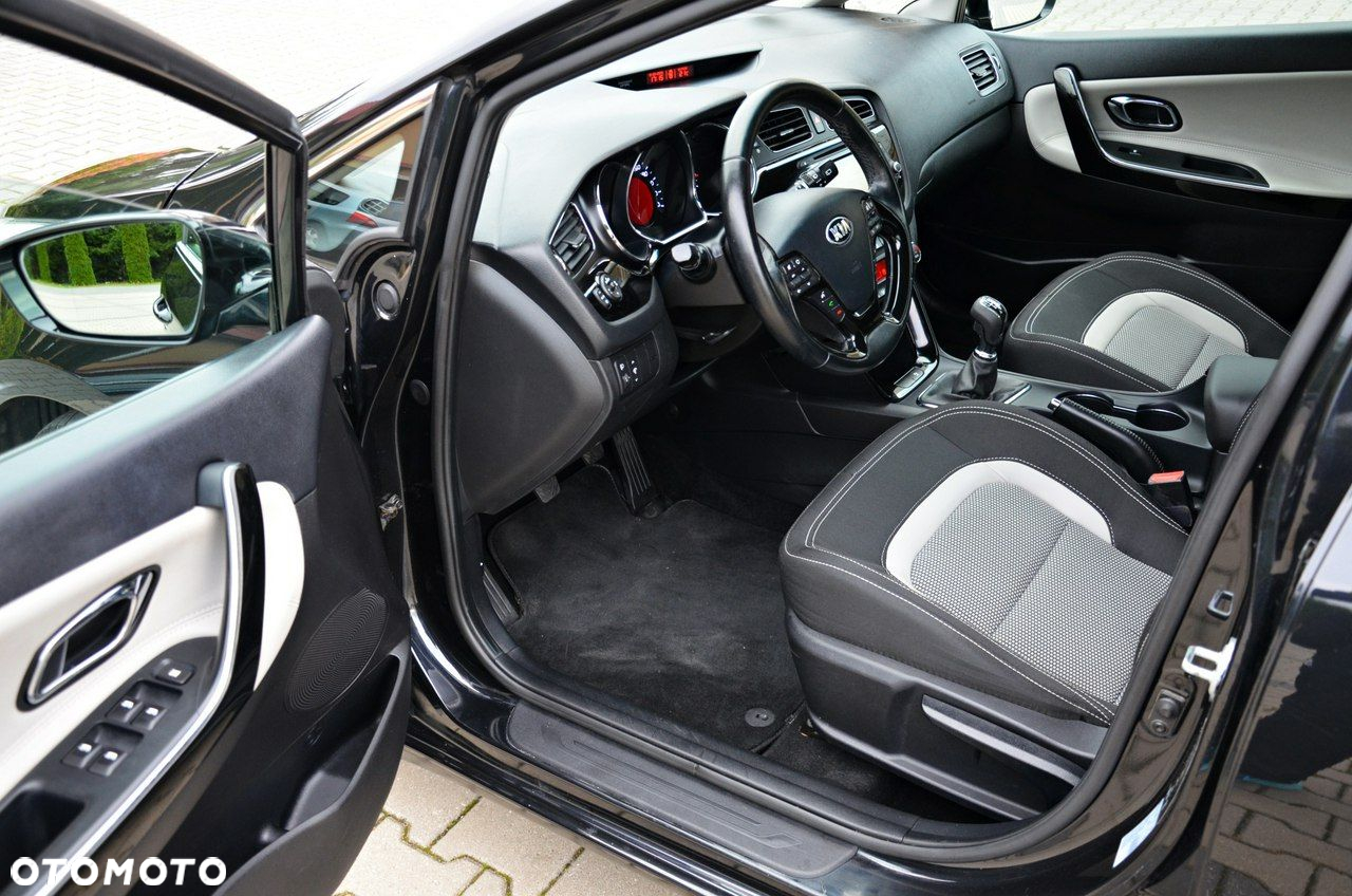 Kia Ceed 1.6 CRDi 128 Platinum Edition - 27