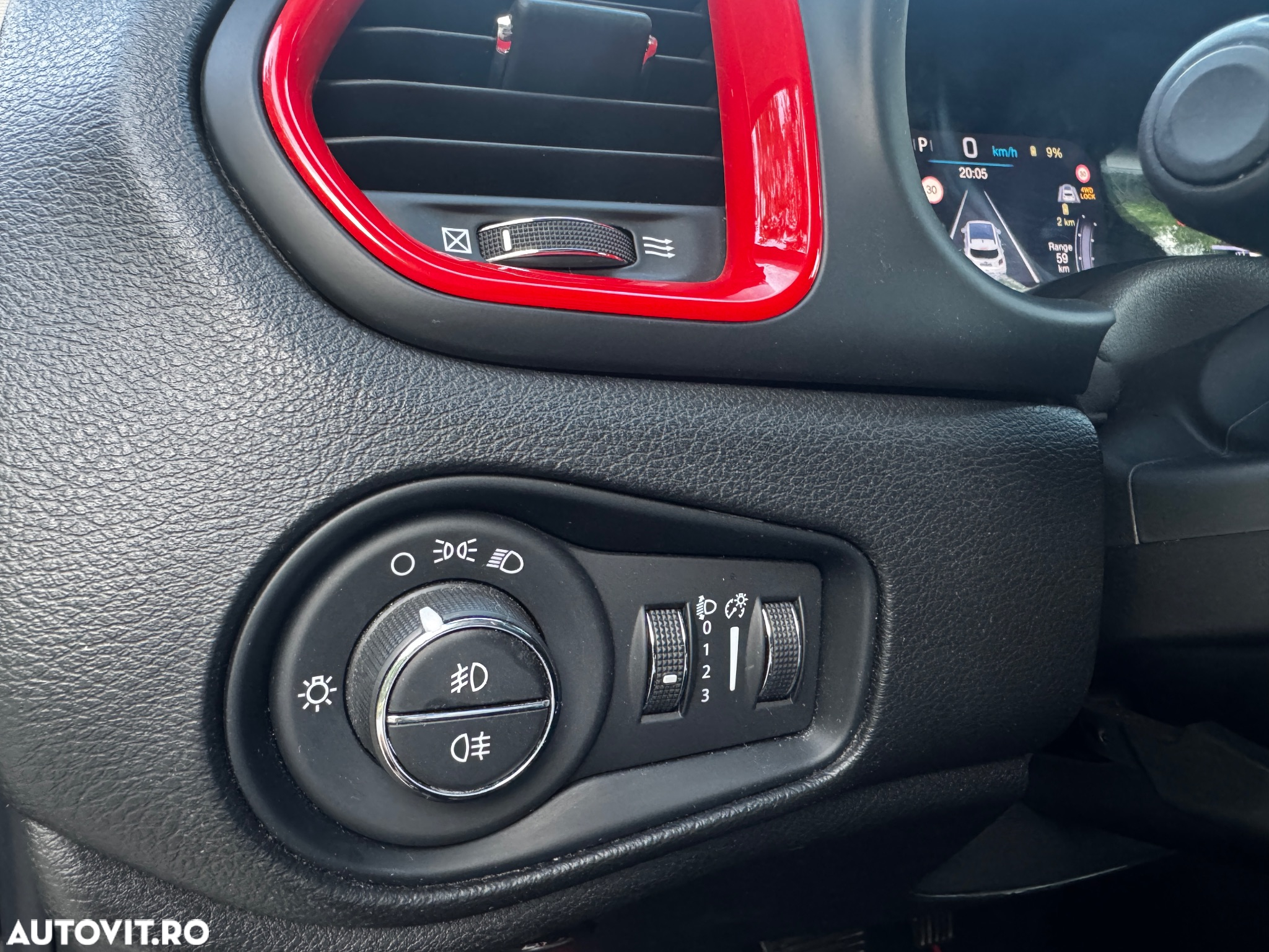 Jeep Renegade - 16