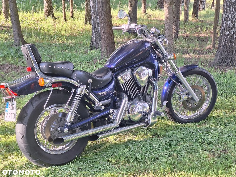 Suzuki Intruder - 3