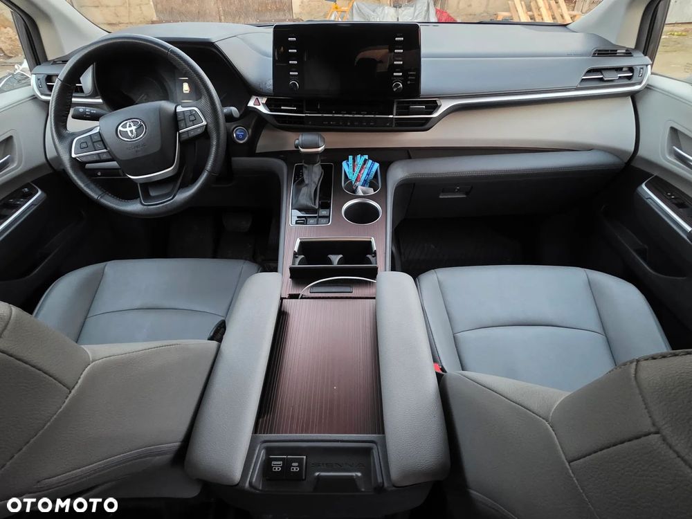 Toyota Sienna - 12