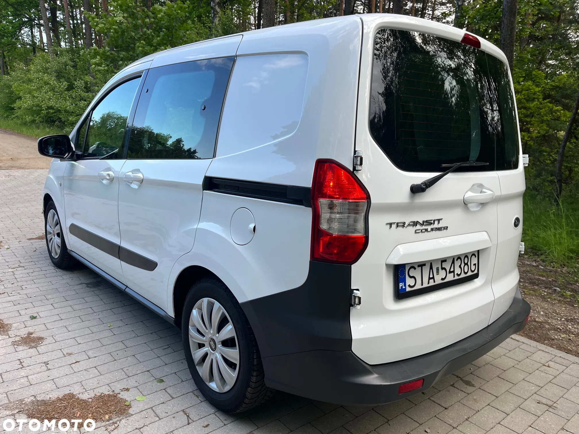 Ford Transit Courier - 12