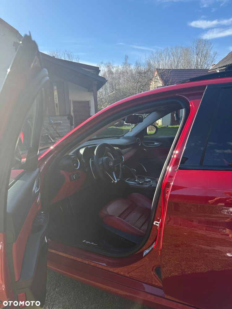Alfa Romeo Giulia 2.0 Turbo 16V AT8-Q4 Veloce Ti - 7