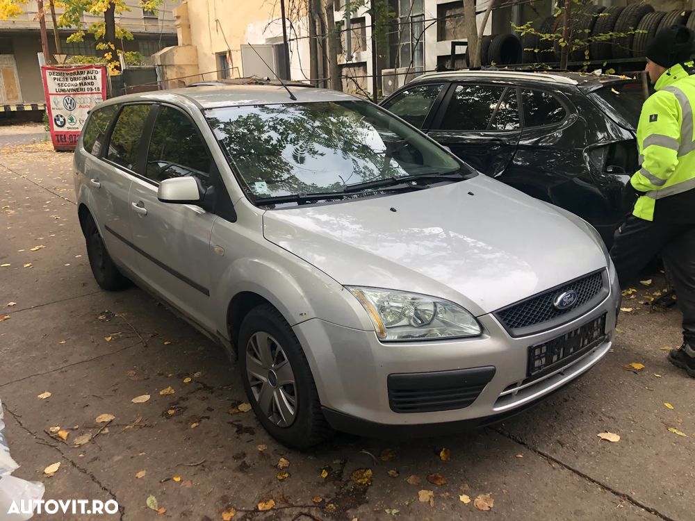 Dezmembrez Ford Focus gri argintiu break 2007 1,6 TDCI 66KW