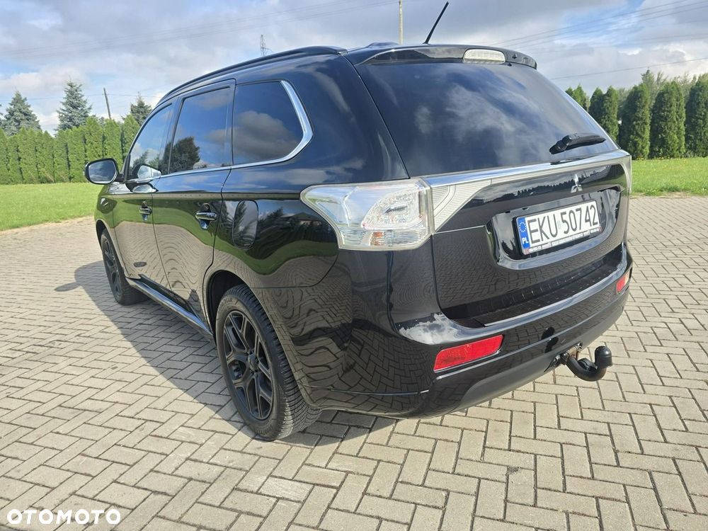 Mitsubishi Outlander - 12