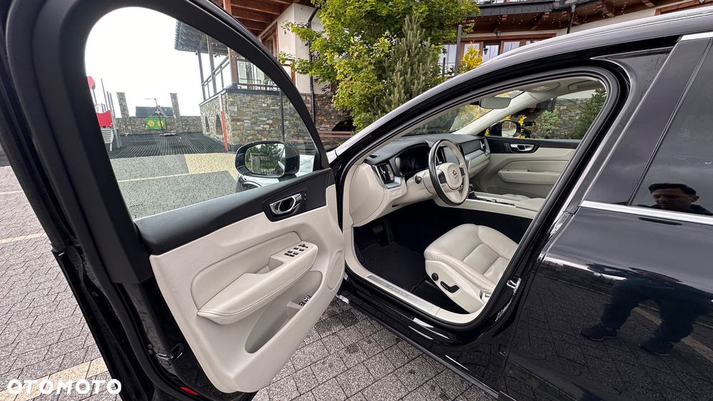 Volvo XC 60 D4 AWD Momentum - 26