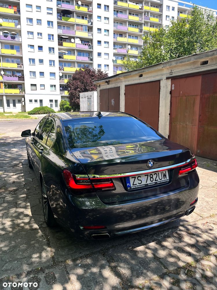 BMW Seria 7 750i - 14