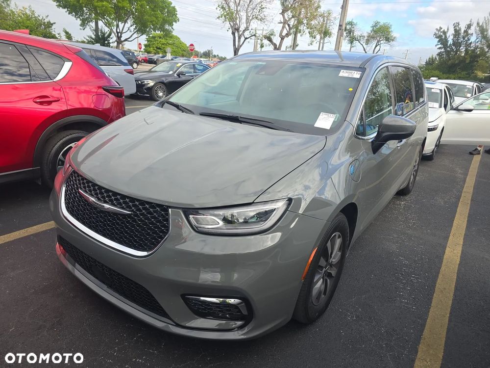Chrysler Pacifica - 1