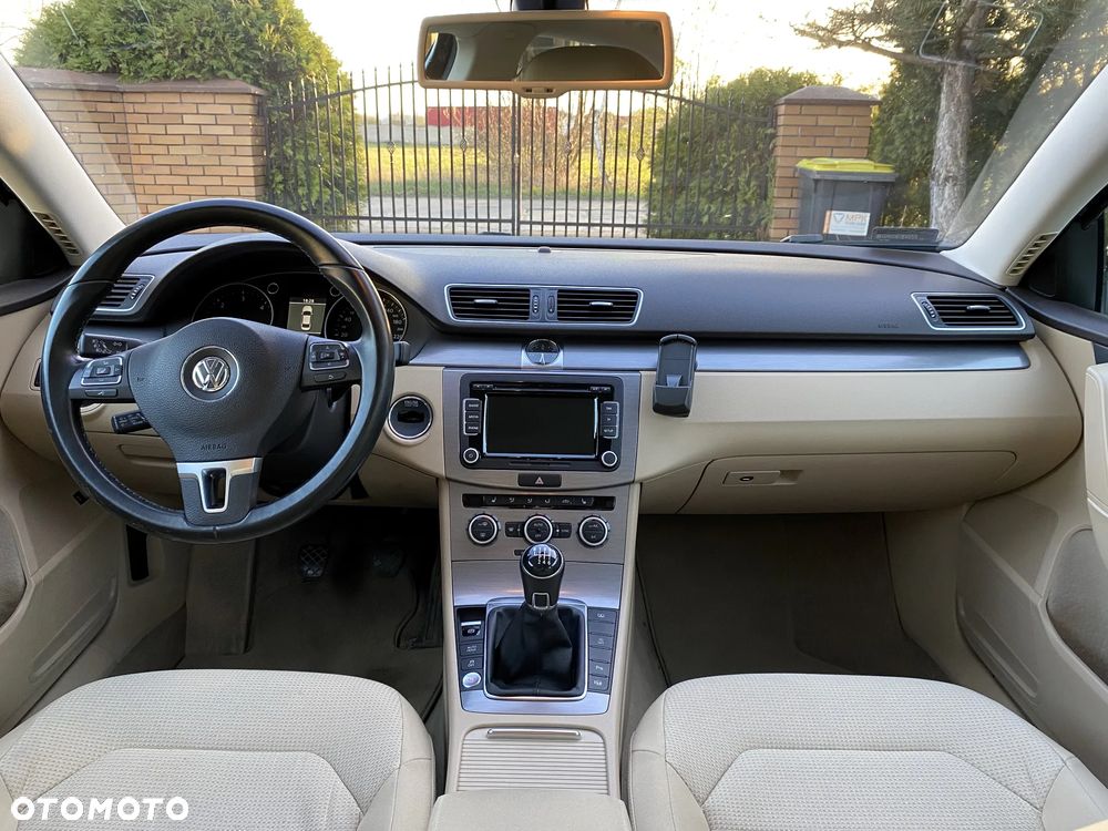 Volkswagen Passat 1.6 TDI Comfortline - 11