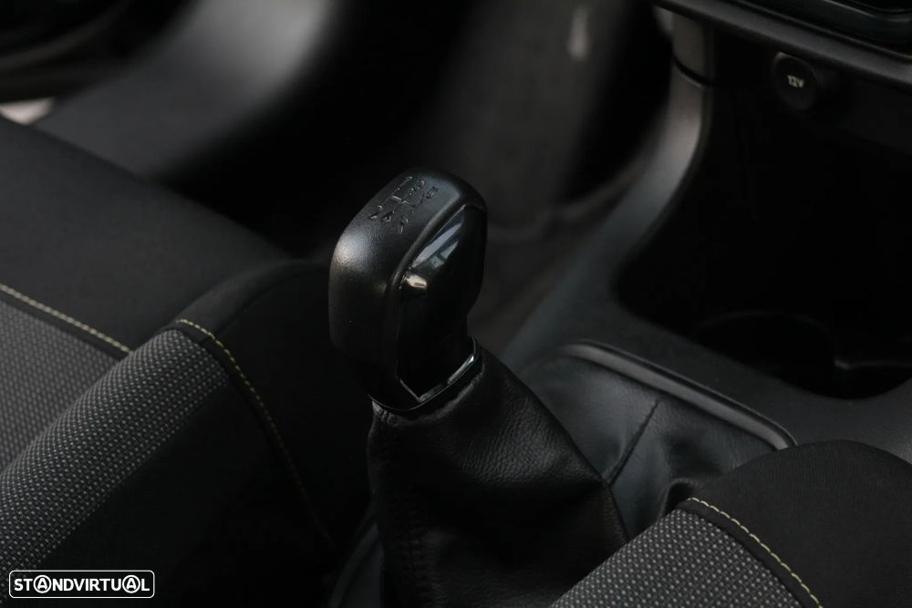 Citroën C3 1.2 PureTech Shine - 23