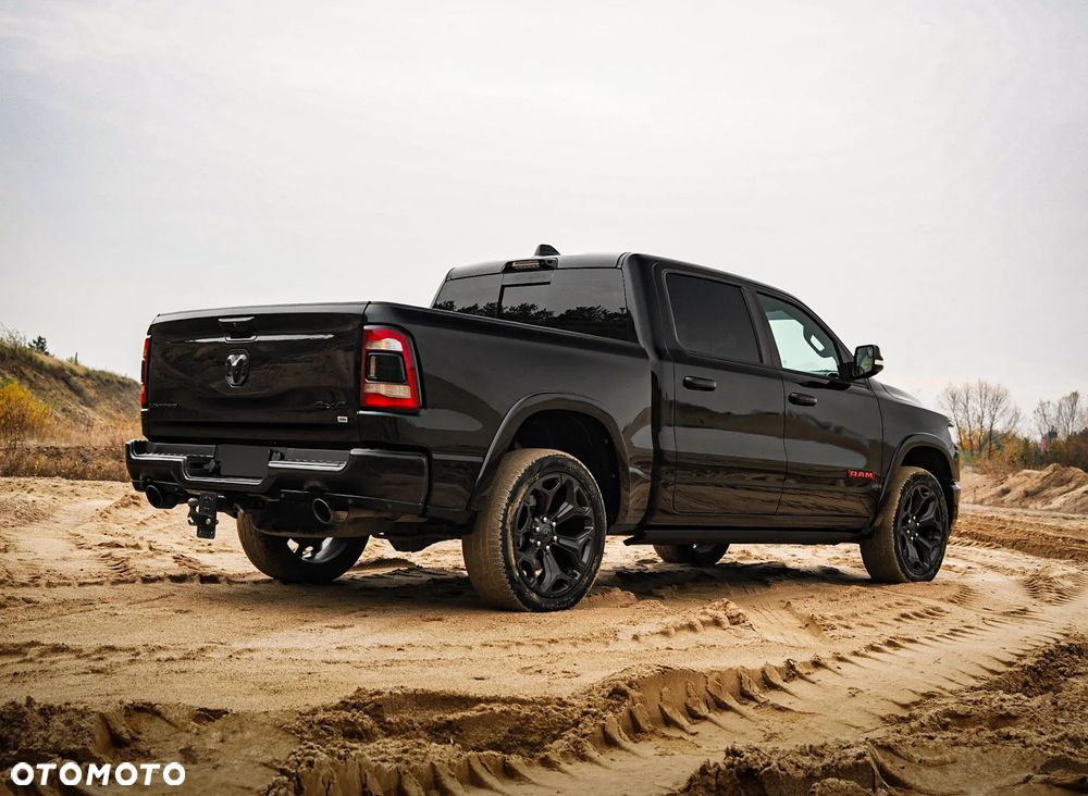 RAM 1500 5.7 eTorque Crew Cab Shortbed Limited Black - 4