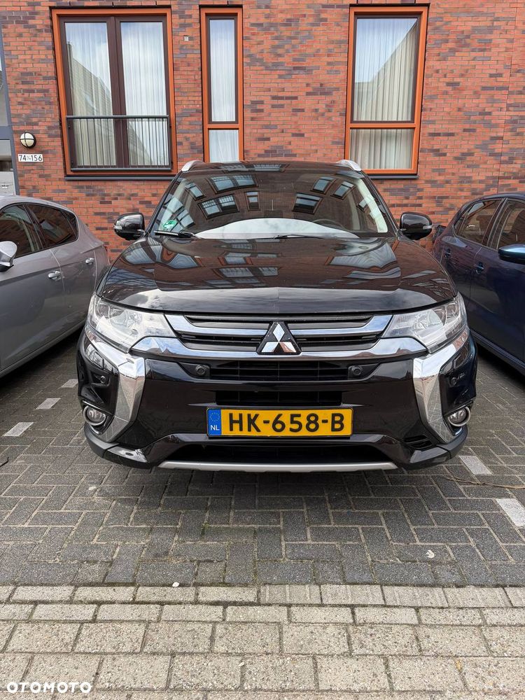 Mitsubishi Outlander Instyle NAVI + - 1
