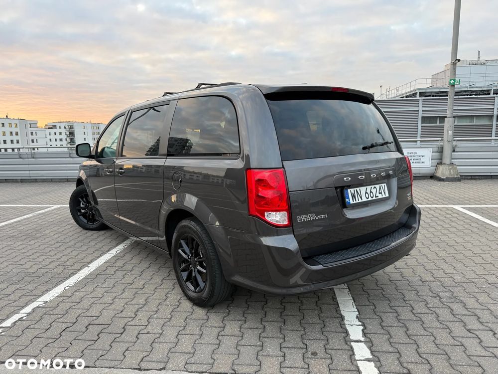 Dodge Grand Caravan - 11