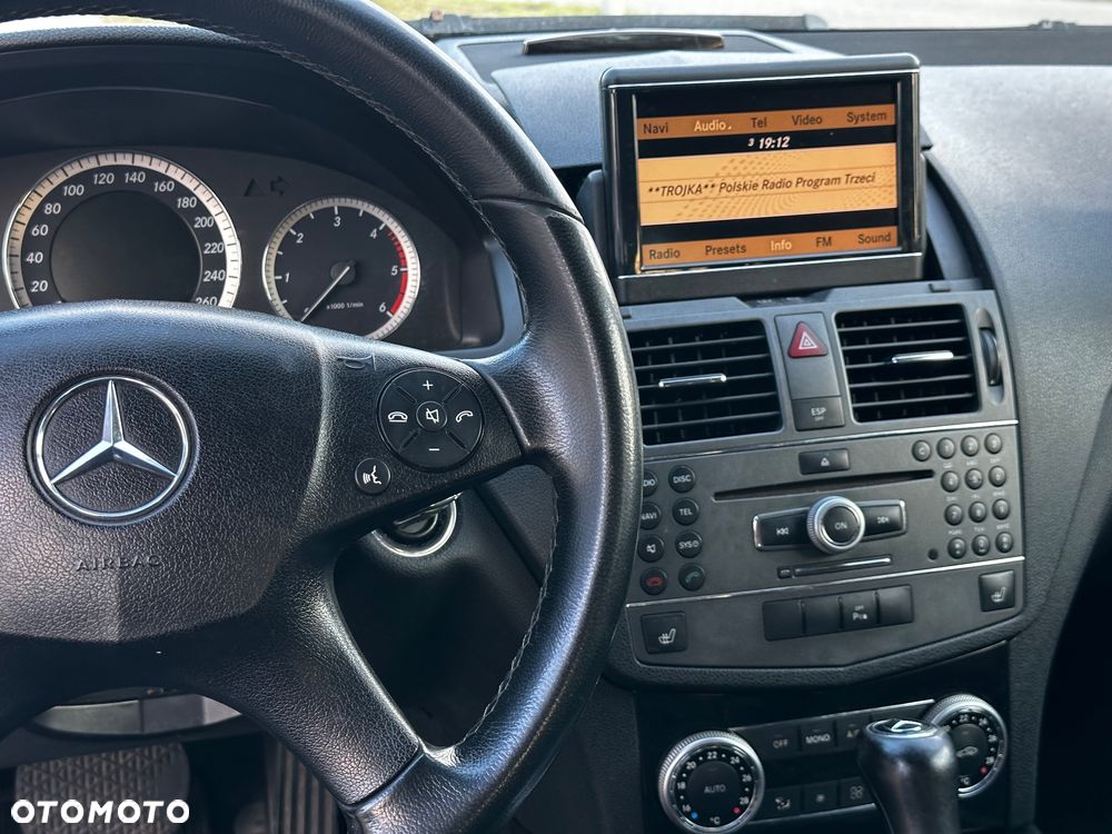 Mercedes-Benz Klasa C 220 CDI DPF Automatik BlueEFFICIENCY Elegance - 19