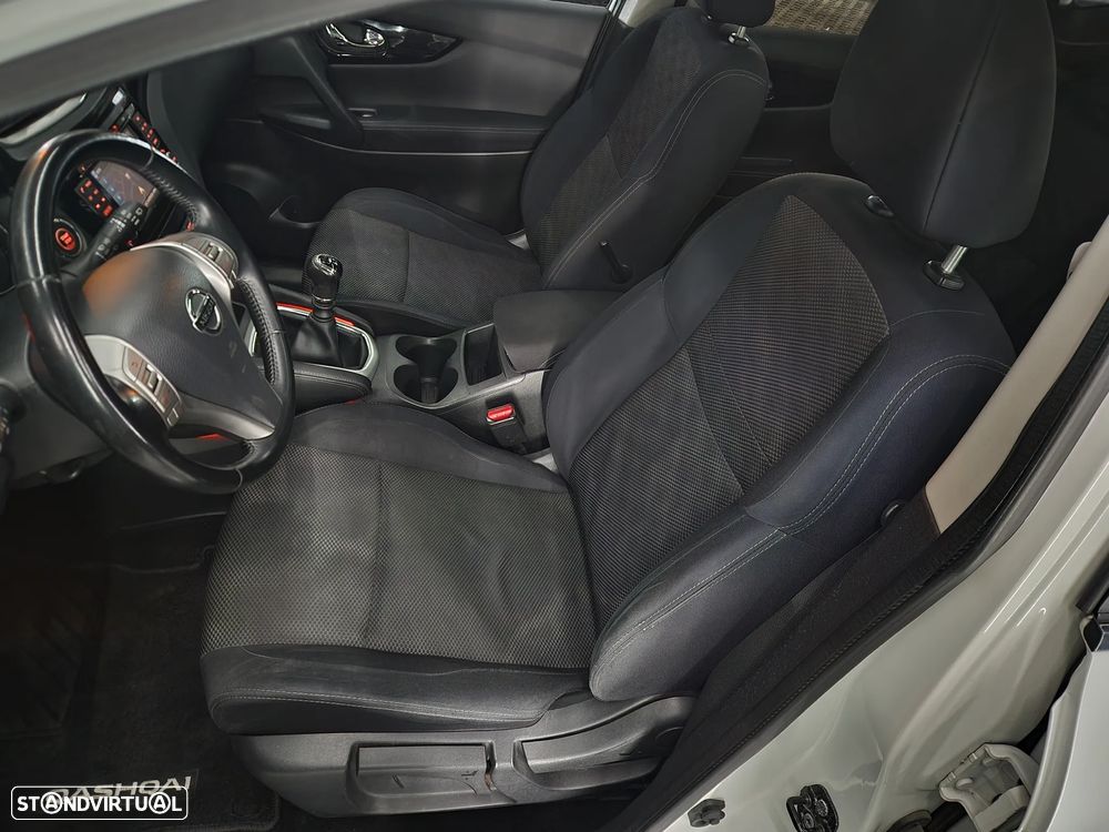 Nissan Qashqai 1.5 dCi N-Connecta 18 - 19