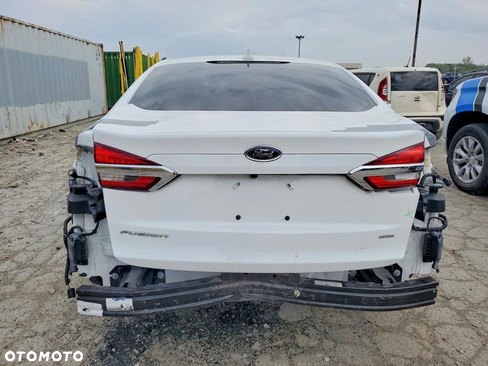 Ford Fusion - 7