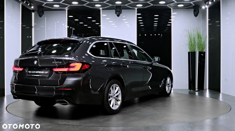 BMW Seria 5 530d Luxury Line - 8