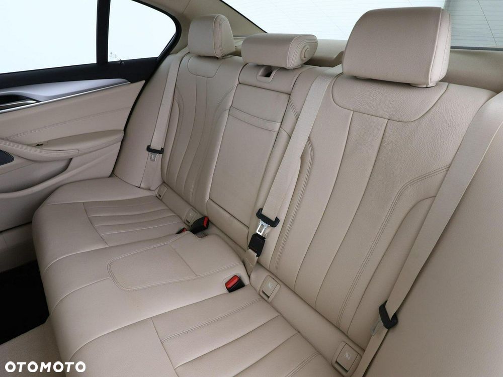 BMW Seria 5 520d xDrive - 18