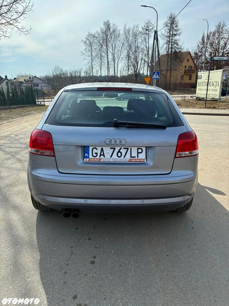 Audi A3 3-drzwiowe 2.0 FSI Ambition - 8