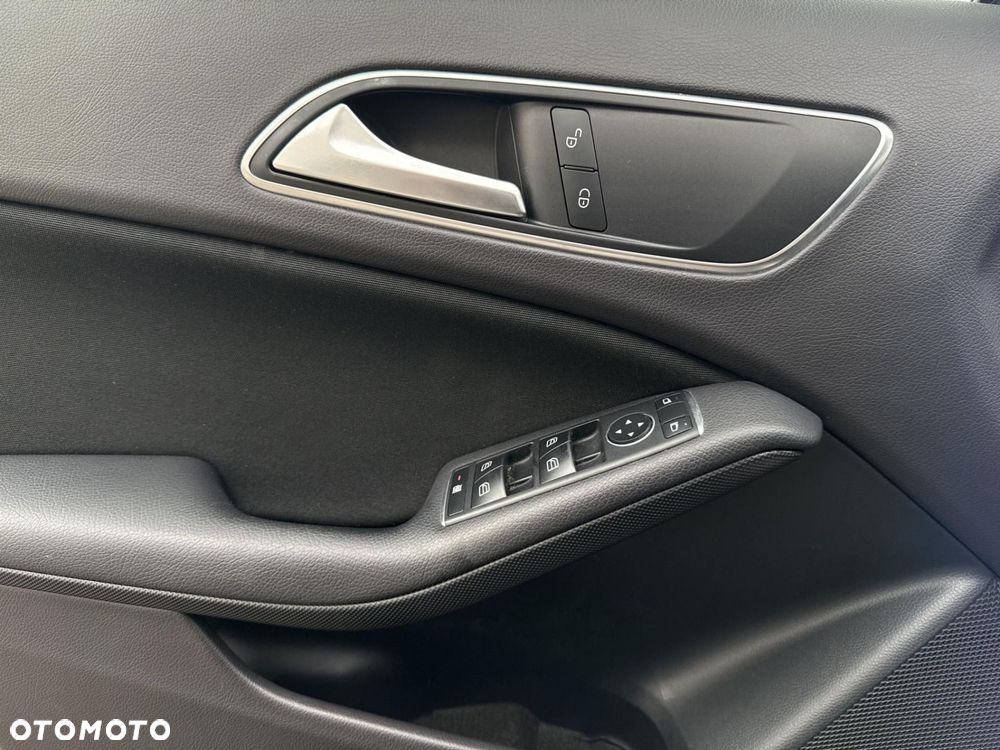 Mercedes-Benz GLA - 11