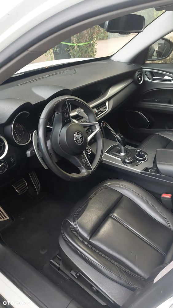 Alfa Romeo Stelvio - 6