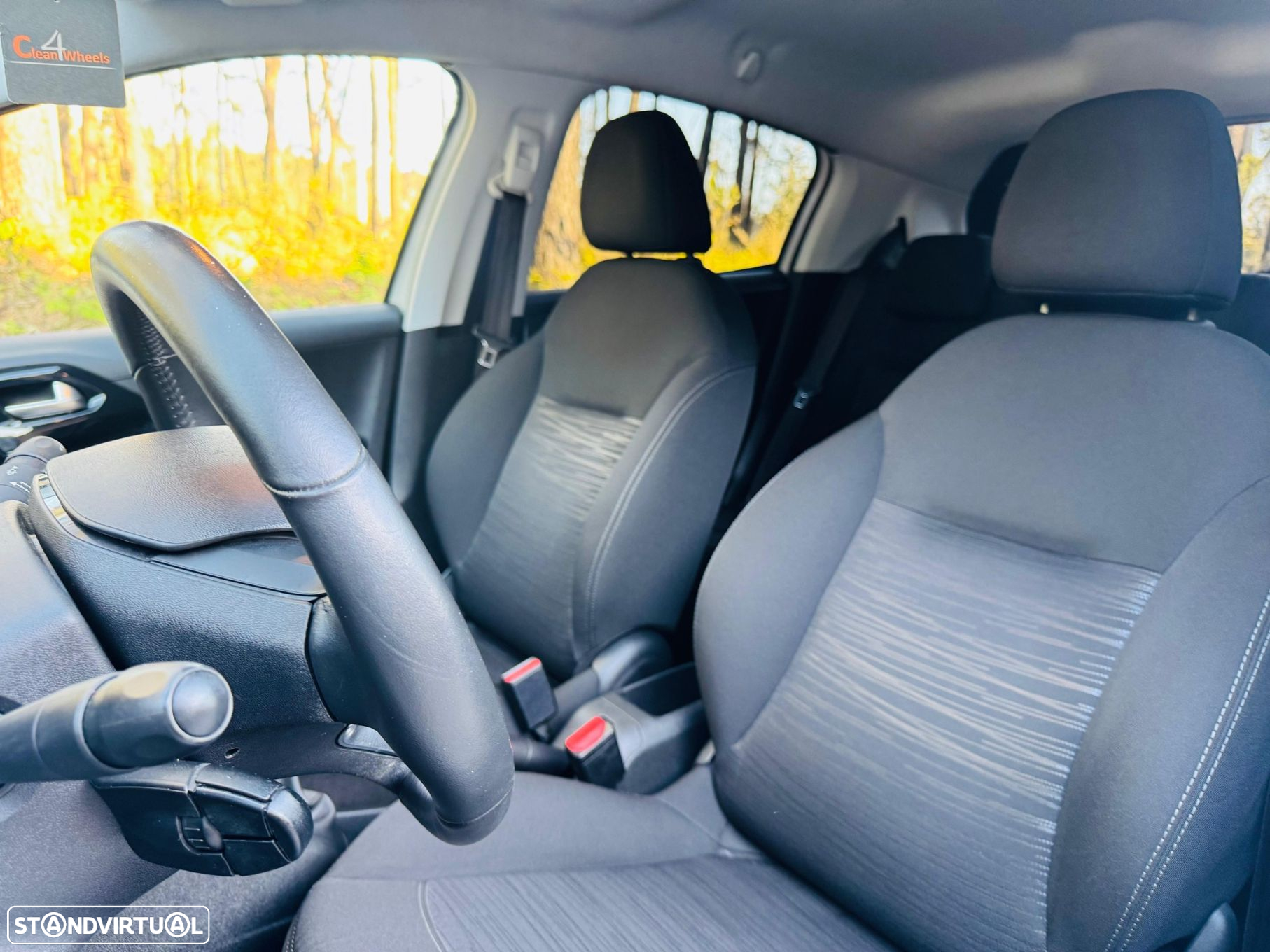Peugeot 208 1.6 BlueHDi Style - 17