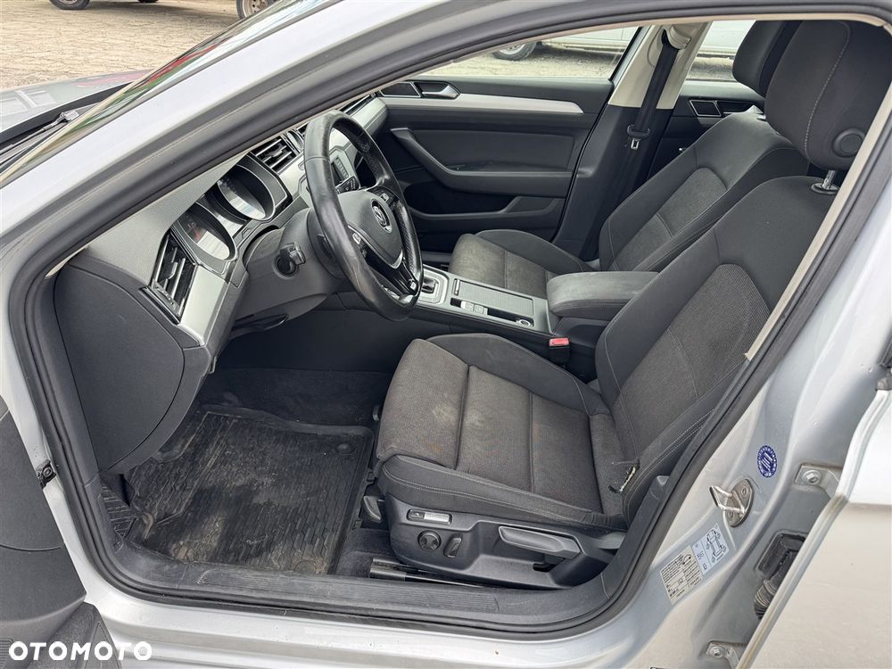 Volkswagen Passat - 19