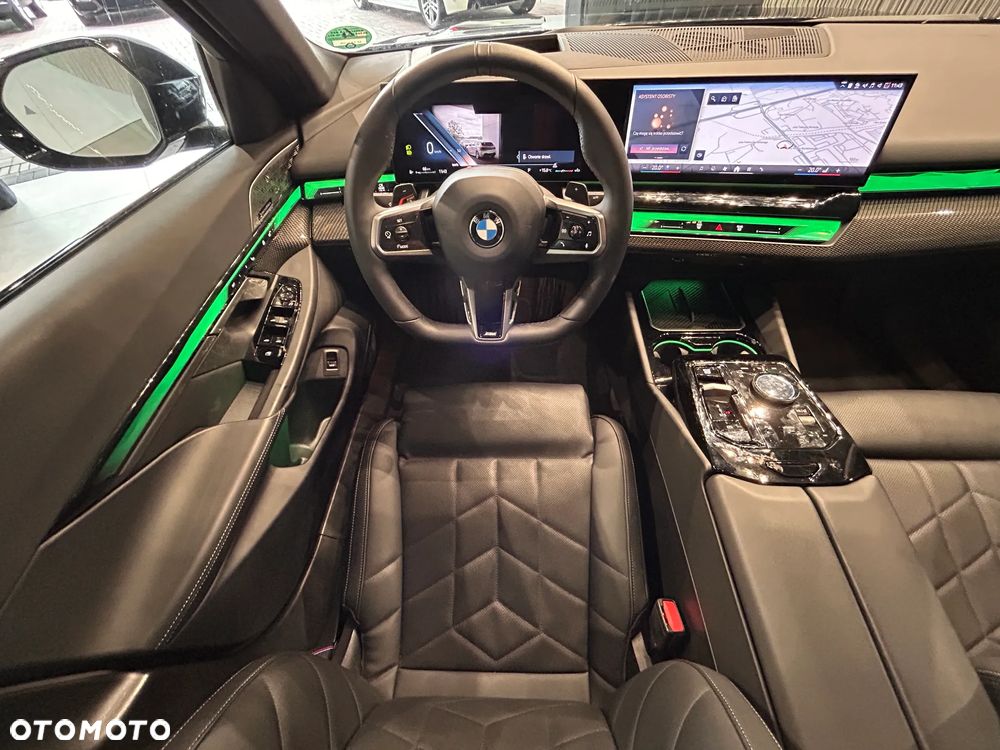 BMW Seria 5 540d xDrive mHEV - 24