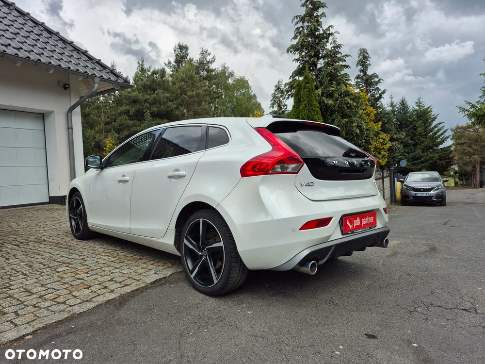 Volvo V40 D2 Drive-E R-Design Momentum - 16