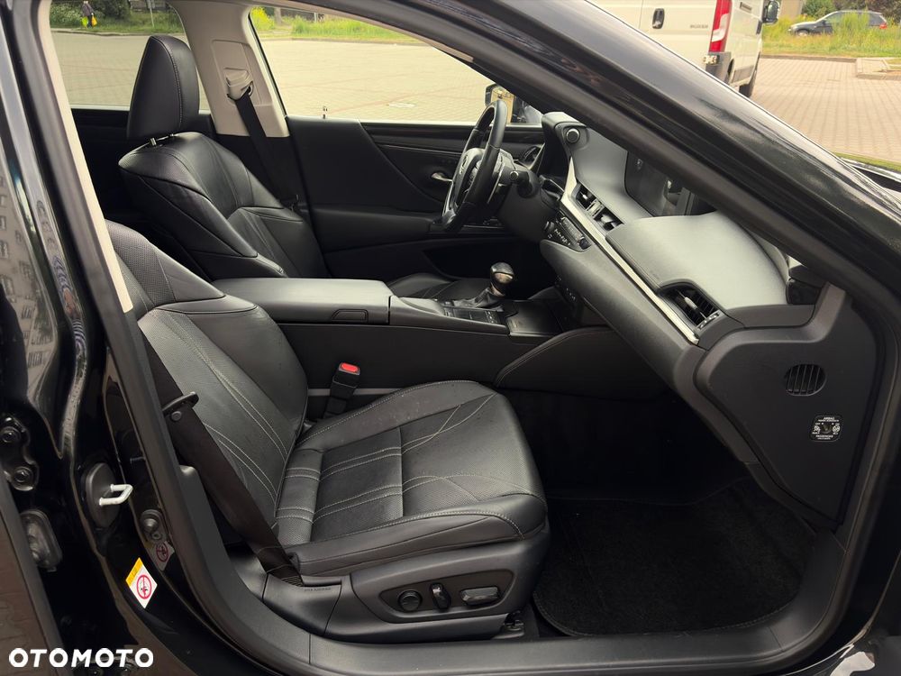 Lexus ES 300h Prestige - 19