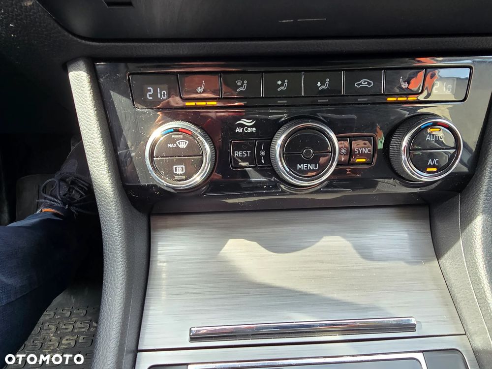 Skoda Superb 2.0 TDI SCR Style DSG - 20