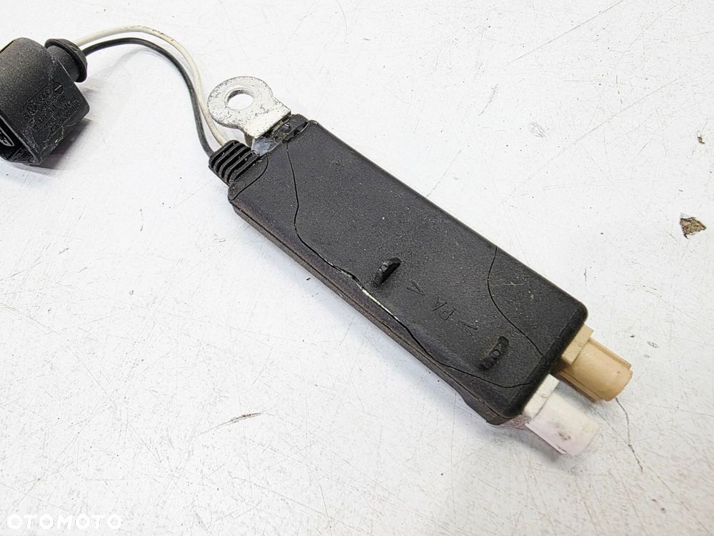 WZMACNIACZ ANTENOWY AUDI Q7 4L 4L0035225A - 4