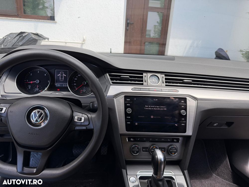 Volkswagen Passat 2.0 TDI SCR DSG Comfortline - 12