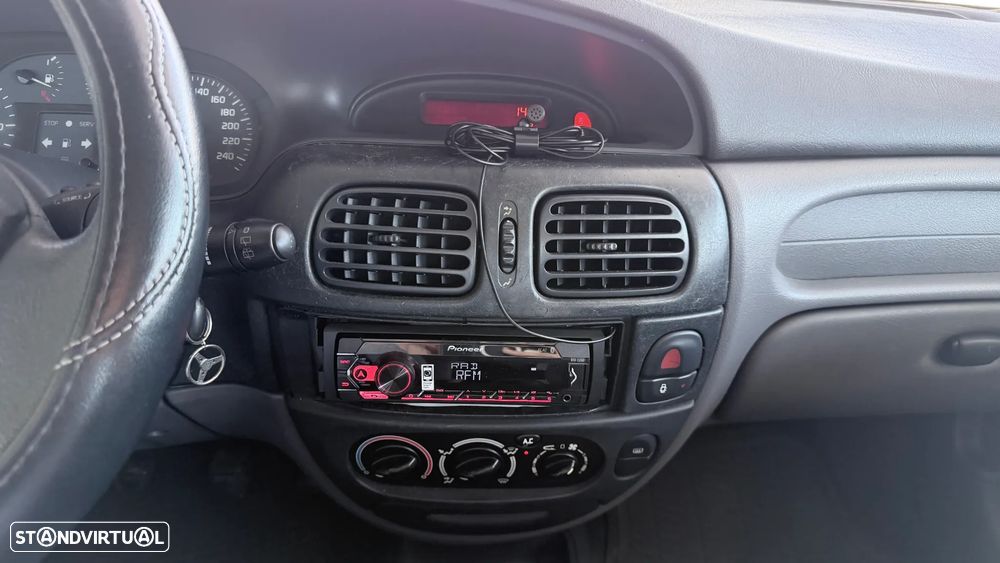 Renault Mégane 1.4 16V Dynamique - 13