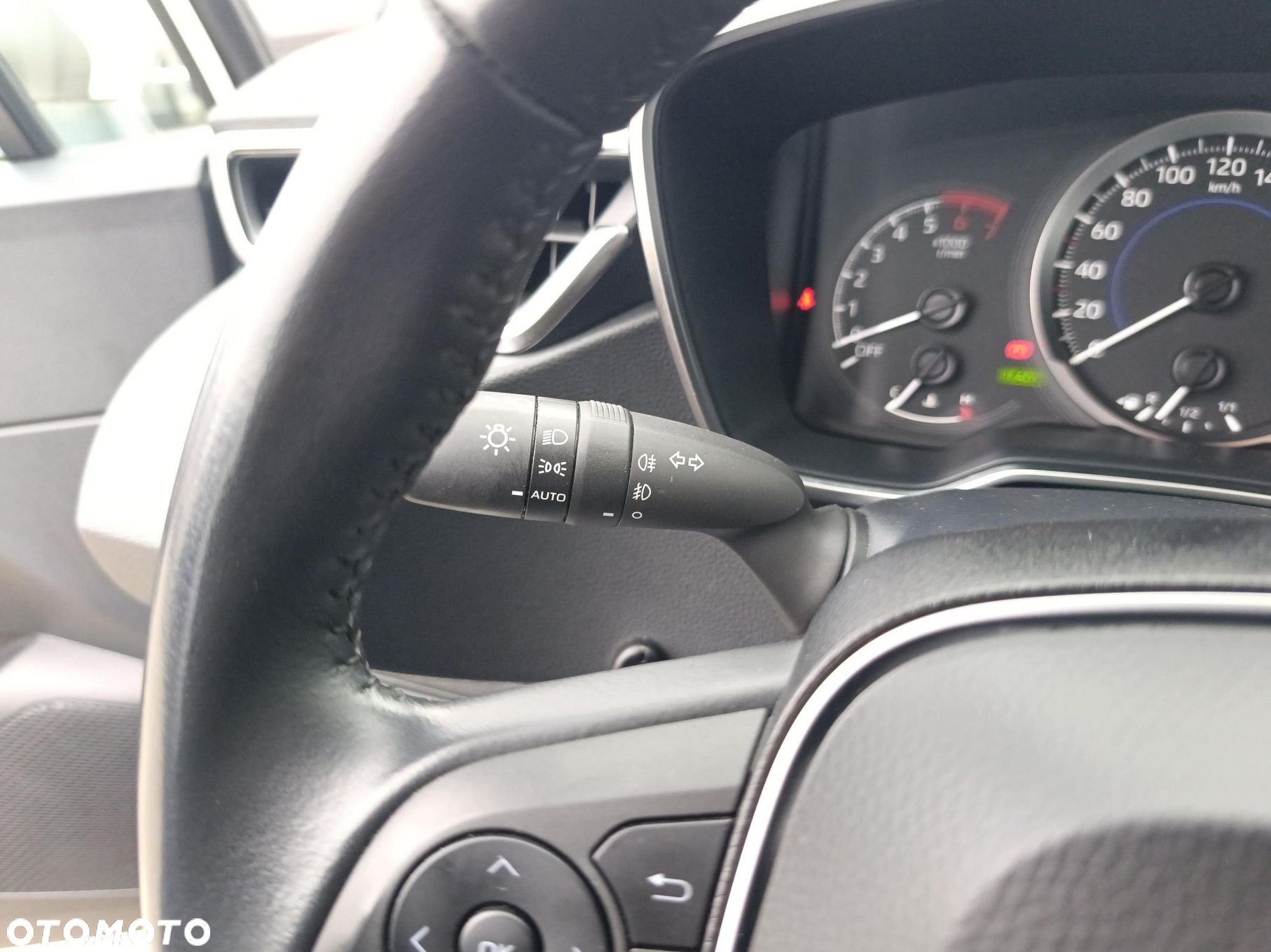 Toyota Corolla 1.8 Hybrid Comfort - 33