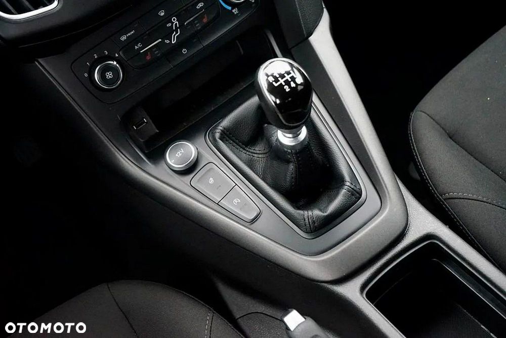 Ford Focus 1.5 TDCi SYNC Edition - 27