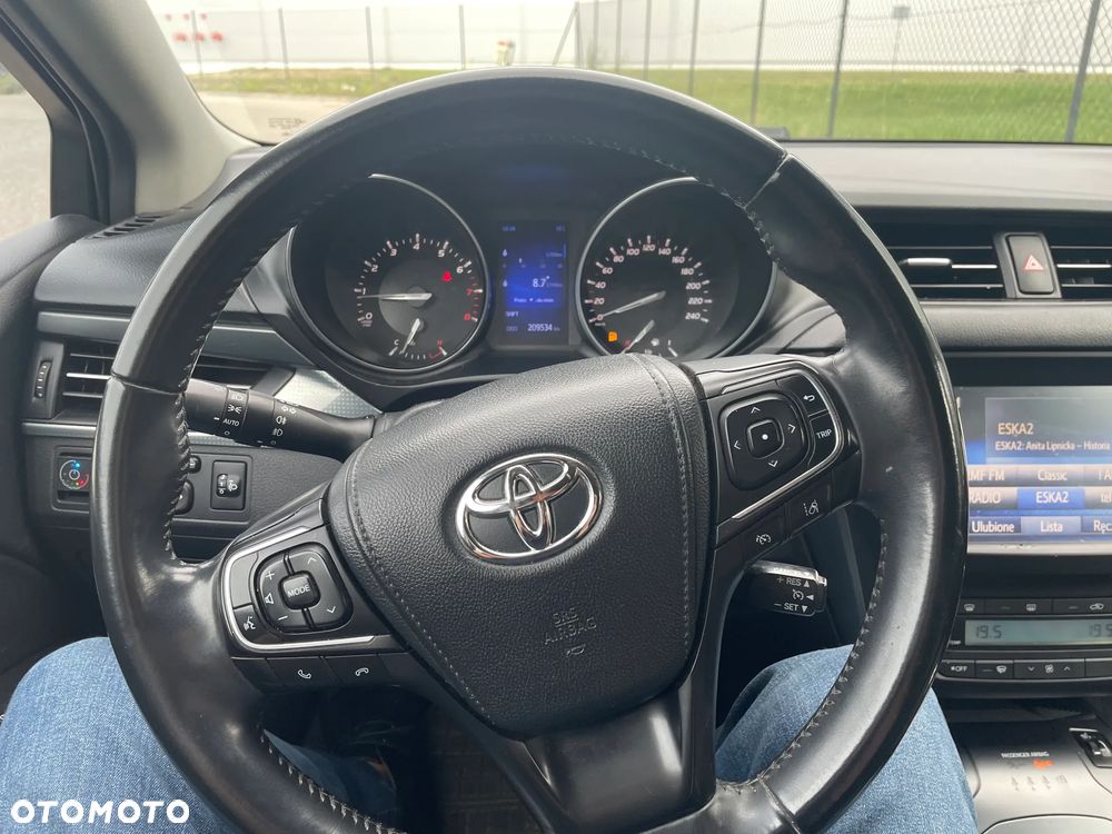 Toyota Avensis 1.8 Premium - 4