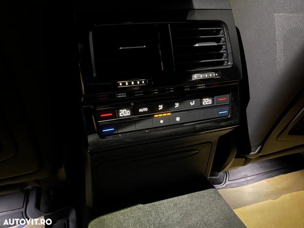 Volkswagen Touareg V6 TDI 4MOTION R-Line - 29
