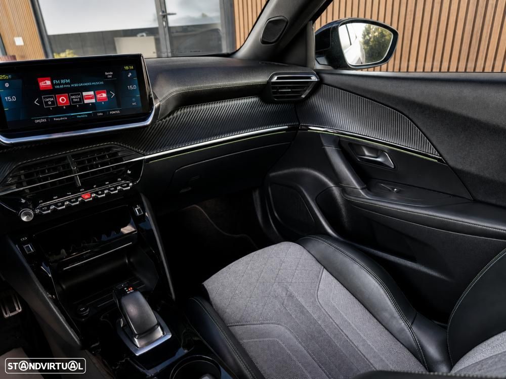 Peugeot e-2008 50 kWh GT Pack — fotografia 38